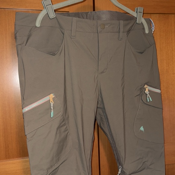 NWOT women’s Burton snow pants - Picture 2 of 4